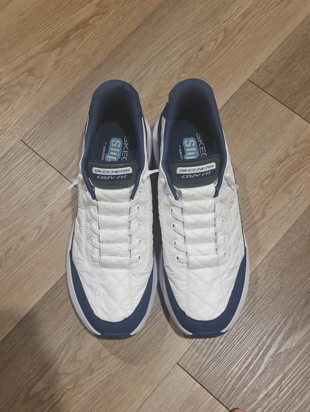 Skechers Men's White and Navy Quilted Cozy Fit Sneakers